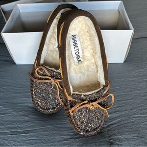 Like new ✨ Minnetonka Lynda Trapper Moccasin Slipper